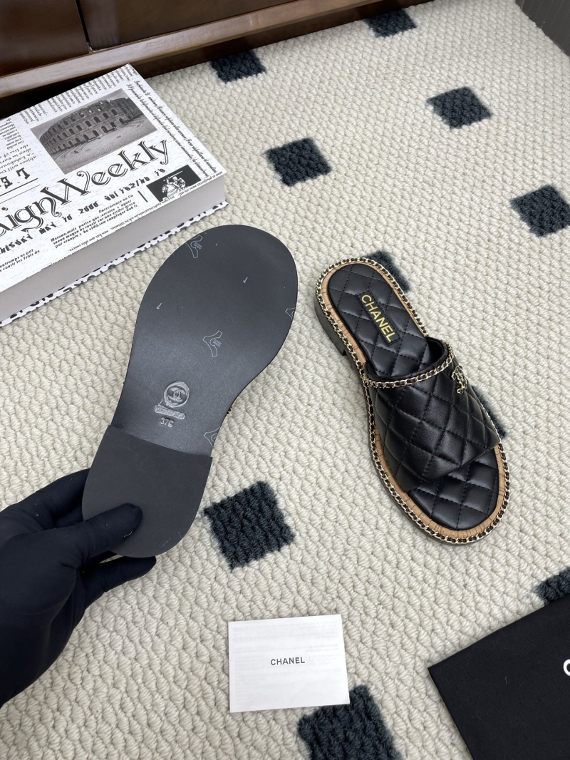 Ch**el slippers